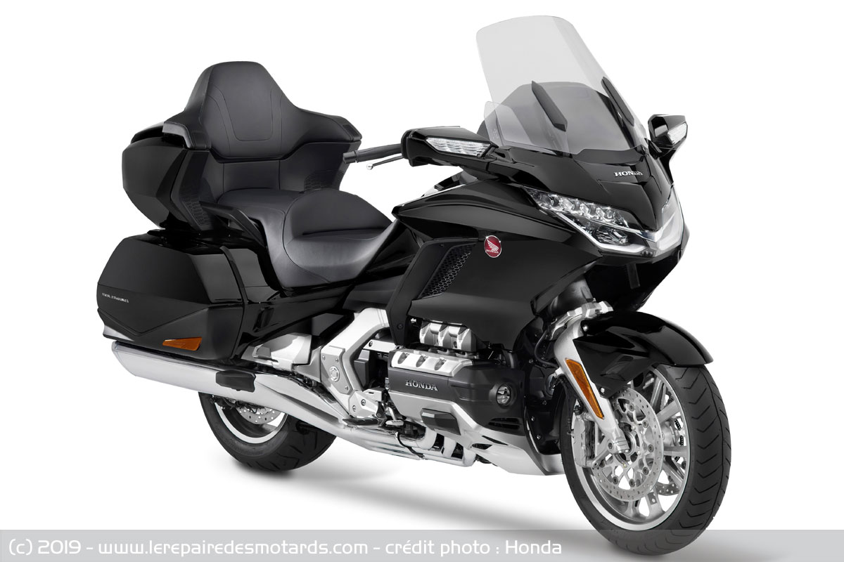 honda-goldwing-gl1800-tour-noir_hd